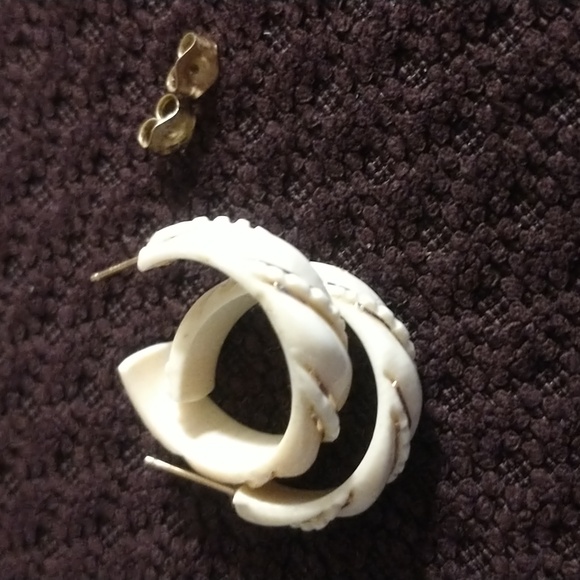 Genuine Ivory & 14 karat gold hoop earrings w/ gold ribboning, posts & backings - Picture 4 of 8